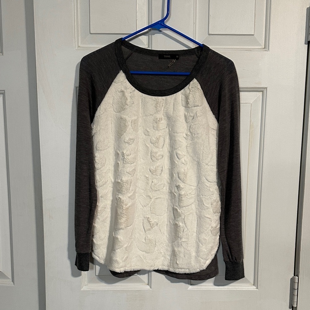 THML women’s long sleeve sweater size XS